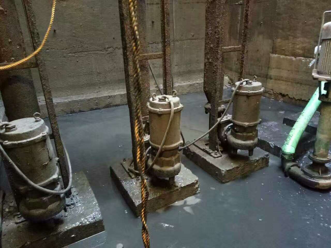 弋江污水池清理