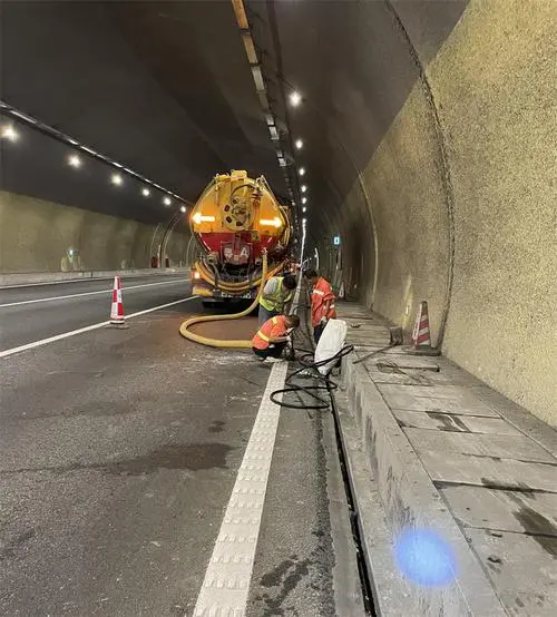 弋江隧道排水渠清淤